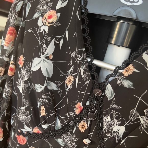 CHICWISH Women's V-Neck Floral Puff Sleeve
High Waisted Chiffon Romper Size S - Picture 8 of 16